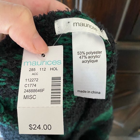 Maurice’s scarf - Picture 2 of 3